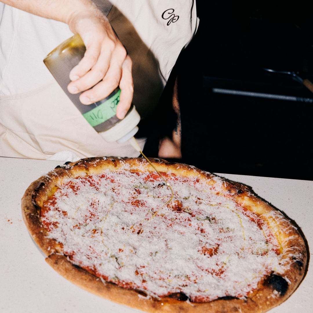 The Art of the Perfect Pizza: From Fresh Ingredients to Final Drizzle
